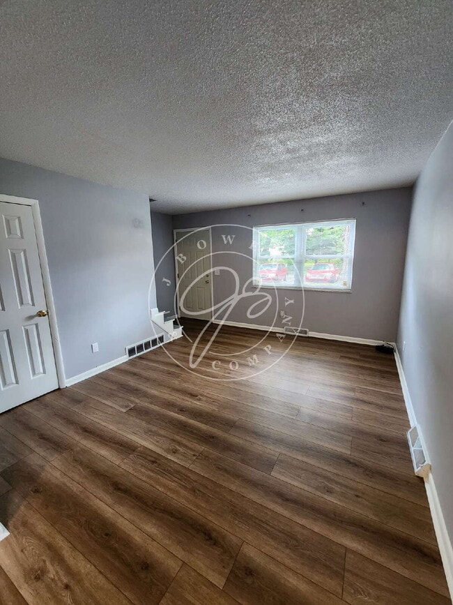 Photo - **Beautifully Updated 2-Bedroom Townhome** Unit D