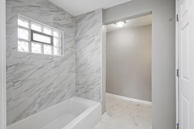 Photo - 611 E Sumner St