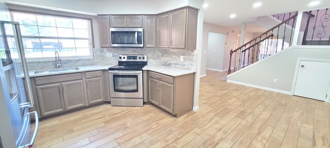 Photo - 816 Brimfield Ct