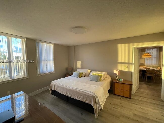 Building Photo - 2080 S Ocean Dr Unit 302