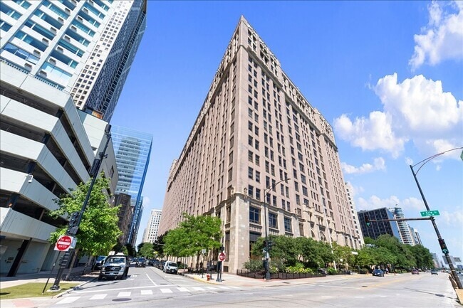 Building Photo - 680 N Lake Shore Dr Unit 914 Rental