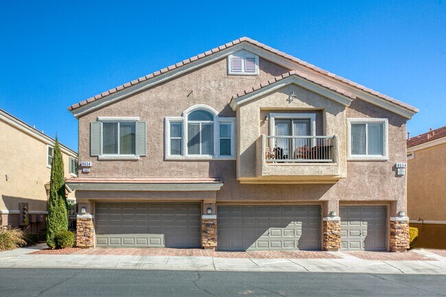 Beautiful Move-in Ready Townhome in Southw... - Beautiful Move-in Ready Townhome in Southw...