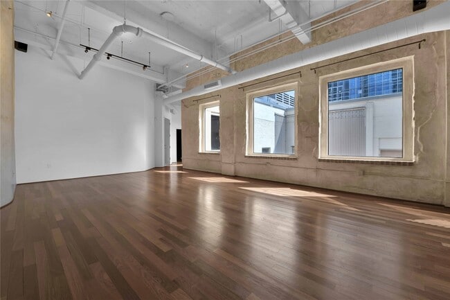 Photo - 711 Main St