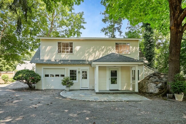 Building Photo - 14 Grove Ln
