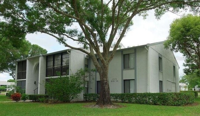 Building Photo - 1225 Pine Ridge Cir W Unit C1