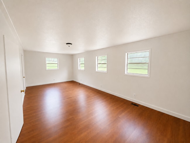 Photo - 4830 Wilson Rd