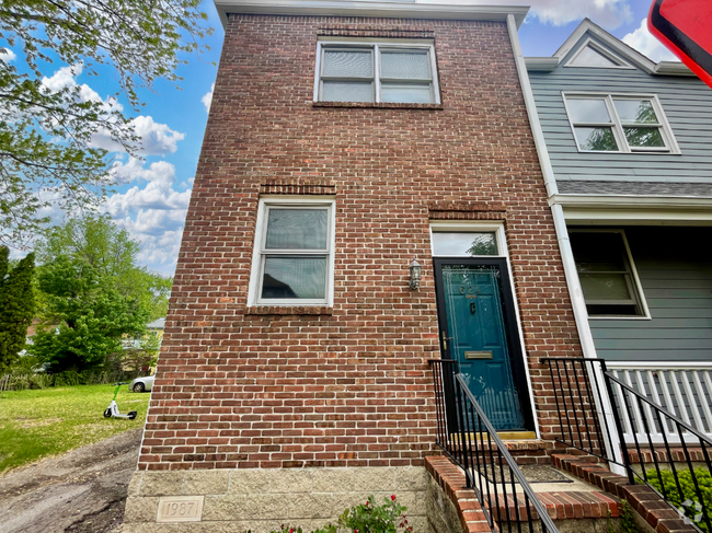 Building Photo - 624 E New York St Rental