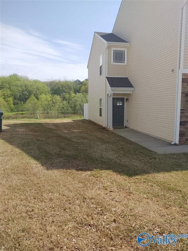 Photo - 208 Falling Water Ln SW