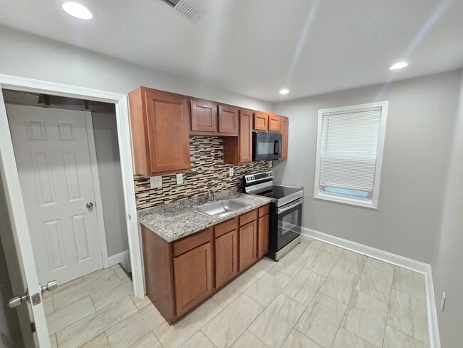 Photo - Beautiful 2BR 1BT town home located in Dundalk.