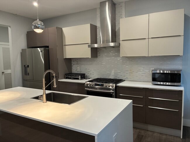 Kitchen - 100 Oak St Unit 3