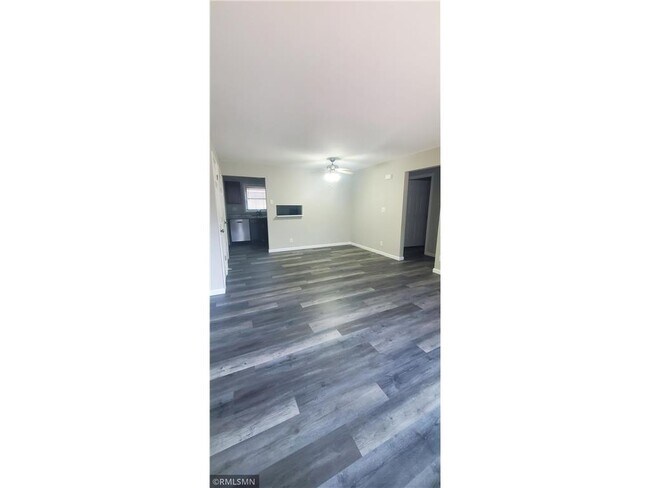 325 W 9th St