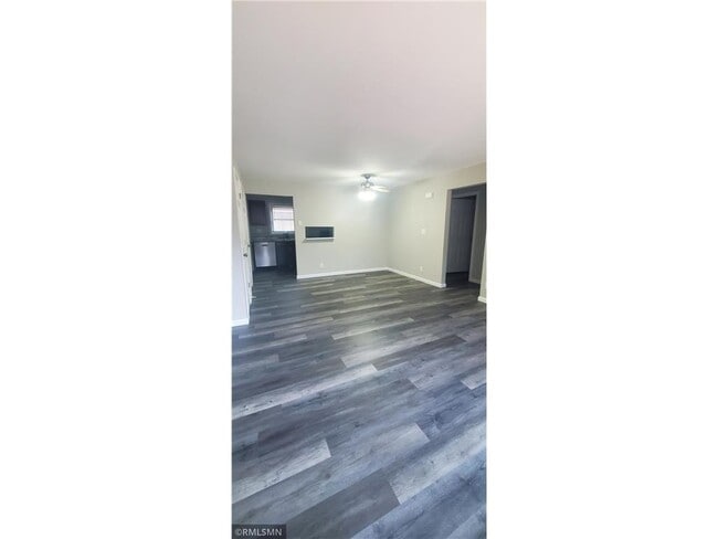 Photo - 325 W 9th St