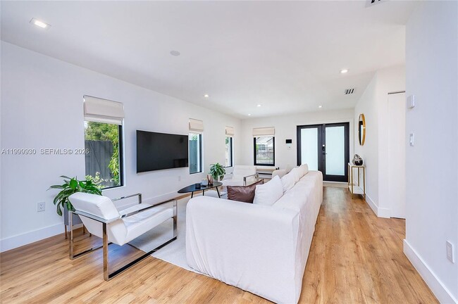 Photo - 412 NW 41st St
