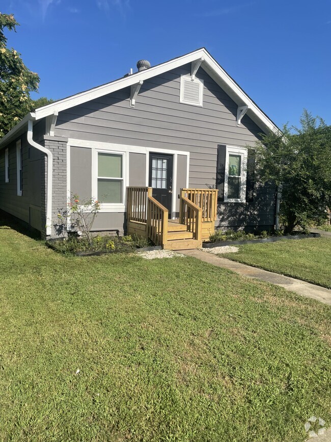 Building Photo - 817 Maple St Rental
