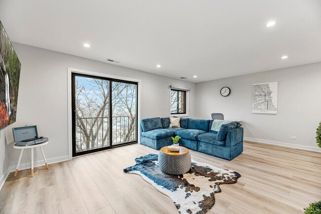 Building Photo - 2335 W Touhy Ave Unit ID1062699P