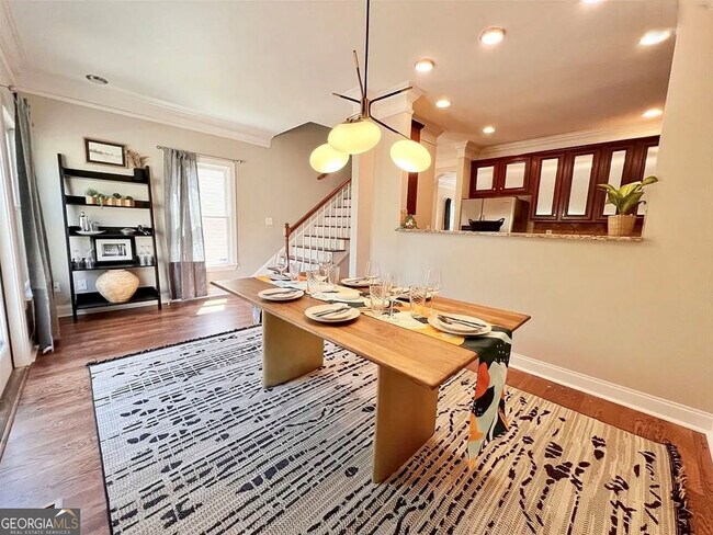 Photo - 634 Irwin St NE