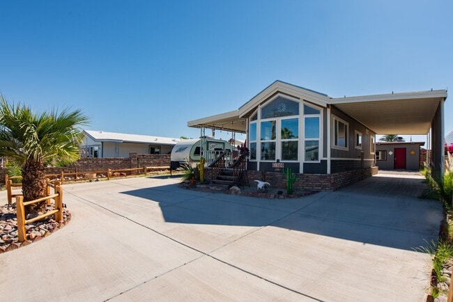 Photo - Fully furnished 1 bedroom 1bathroom located in the Foothills