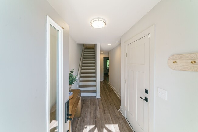 Building Photo - 7318 Swans Run Rd