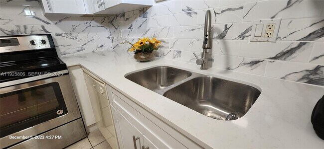 Photo - 4235 N University Dr Unit 109