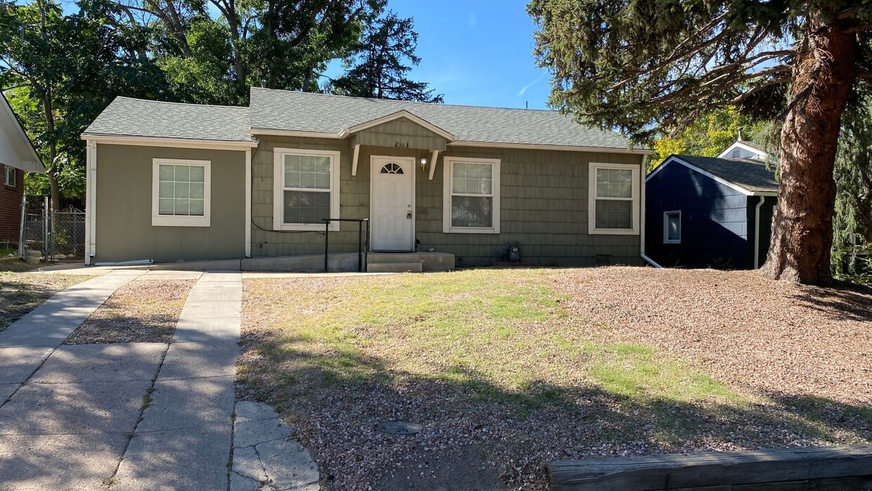 4BD/1BA House with Fenced Yard – Walk to DU! - 4BD/1BA House with Fenced Yard – Walk to DU!