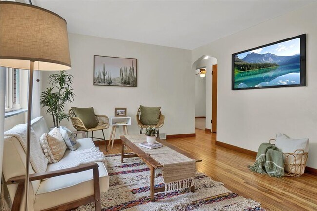 Photo - 1340 Kinmount St