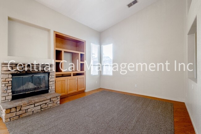 Photo - 4 Bedroom/3 Bath Home in the Southwest - $2495 per Month!