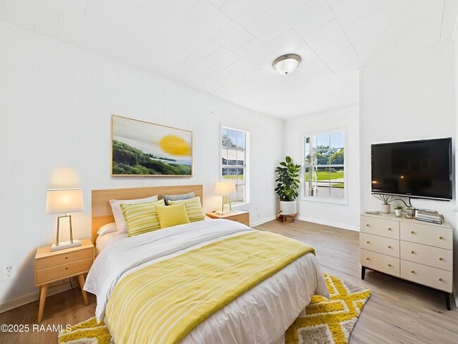 Photo - 711 E Lessley St