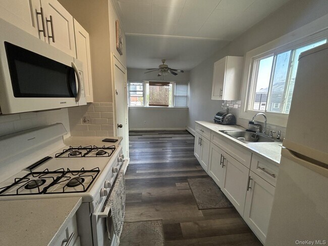 76 Robinwood Ave