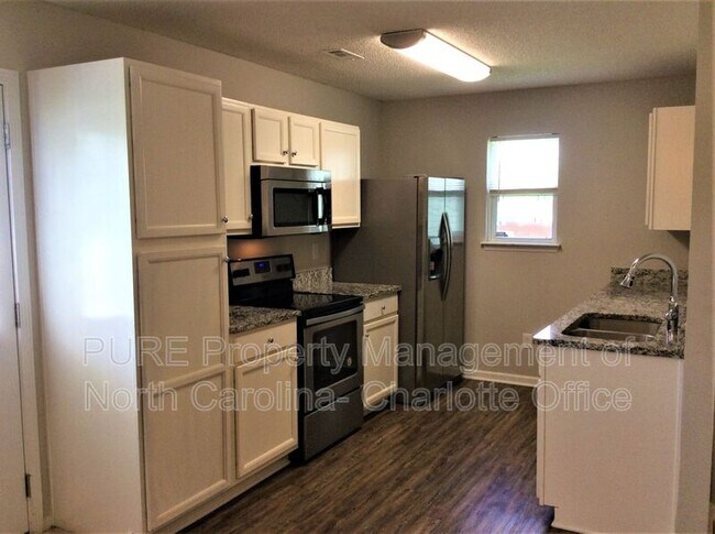 Photo - 3958 Damask Drive