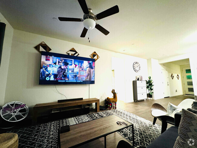 Building Photo - 6598 E Lamona Ave Rental