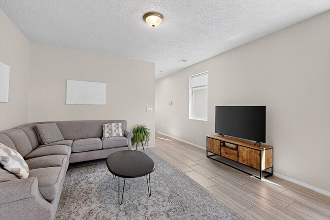 Photo - 832 Amatista Lp SE