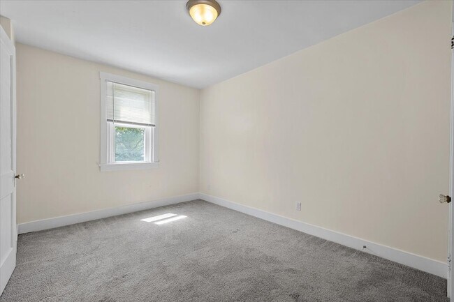 915 Chartiers Ave Unit 2