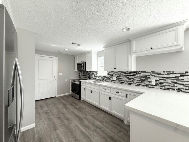 Photo - 300 Longstreet Rd