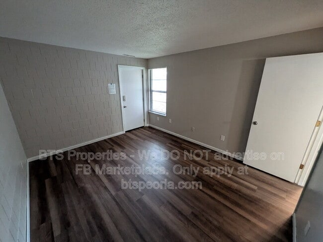 3426 W Dorchester Ridge