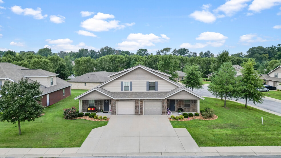 3 BR / 2.5 BA / 1 Car Garage