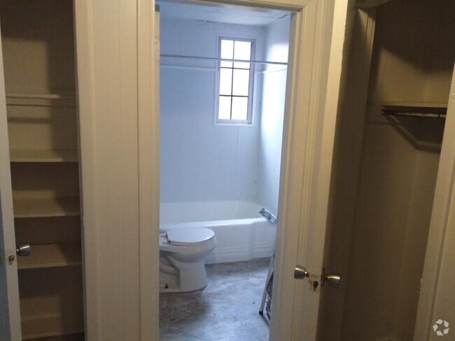 Building Photo - 1028 E 5th St Unit 1-2 Rental