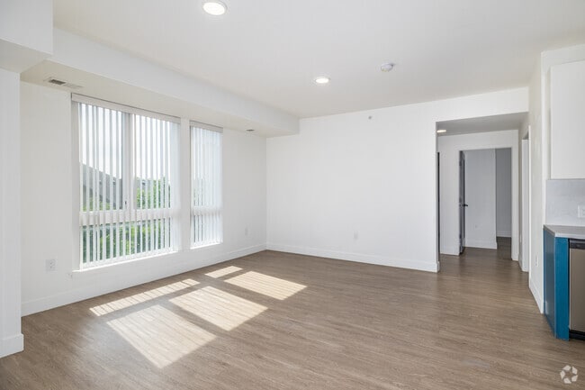 3BR, 2BA - 1,044SF - Living Room