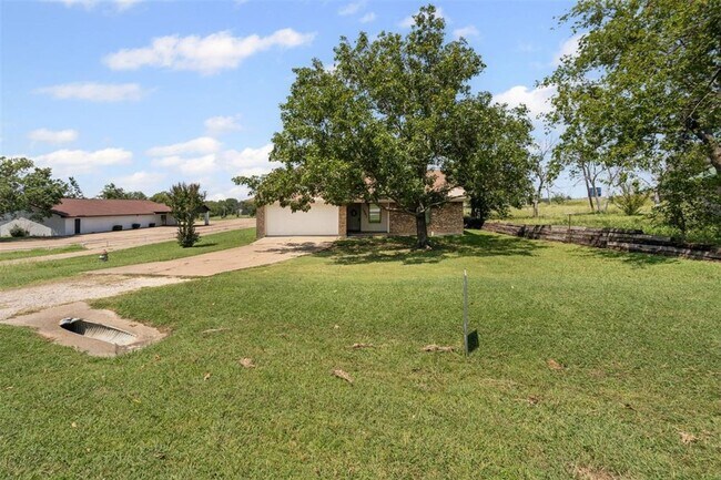 Photo - Charming 3-bedroom 2 bath Home Located in Cleburne.