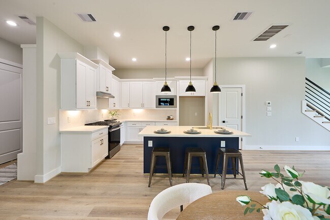 Photo - 3326 Tuam St
