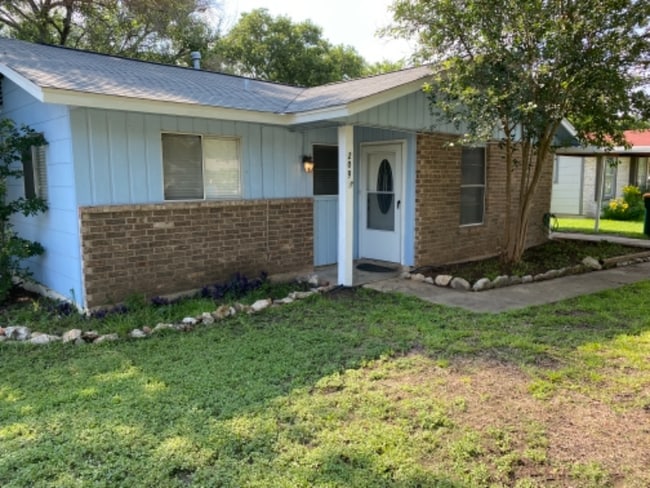 Building Photo - 209 Brenda Dr