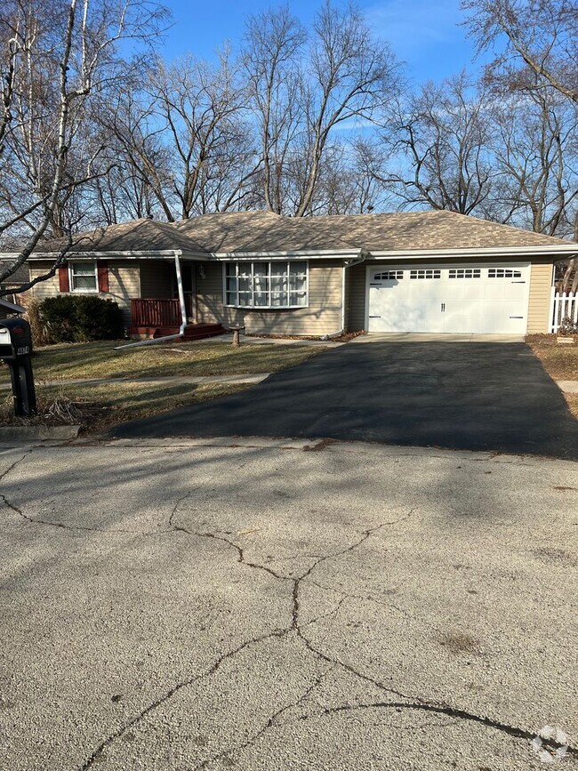 Building Photo - 4874 E Lawn Dr Rental