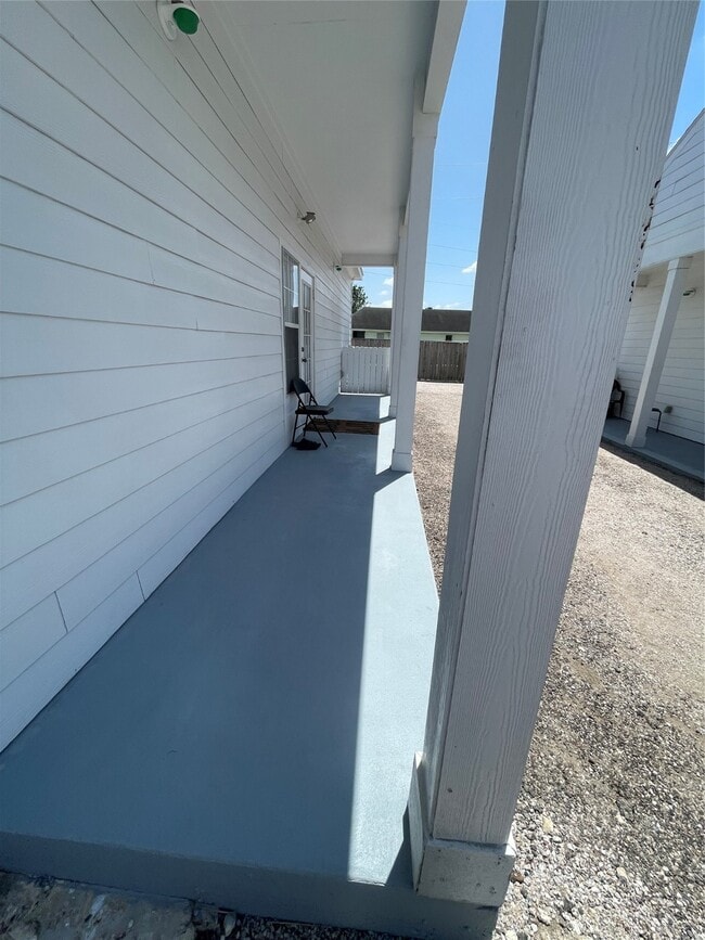 Building Photo - 20892 Cochran Rd Unit 3