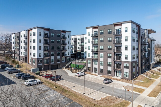 Primary Photo - Yellowstone Apartments