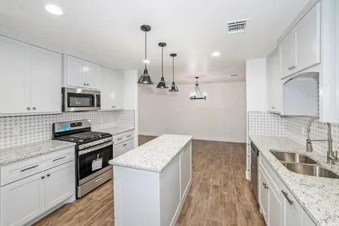 Photo - 7609 Woodford Ave