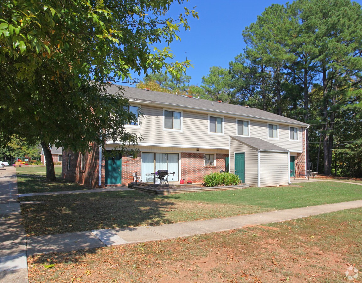 Photo - Elmwood Apartments