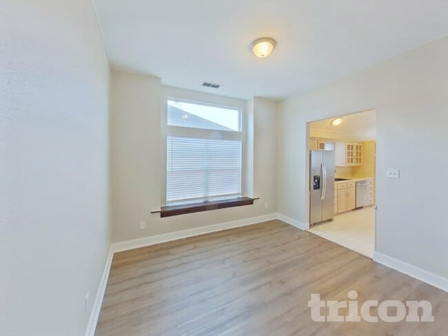 Photo - 709 Flagstone Way