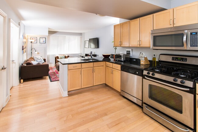 spacious kitchen - 800 4th St SW Unit N117