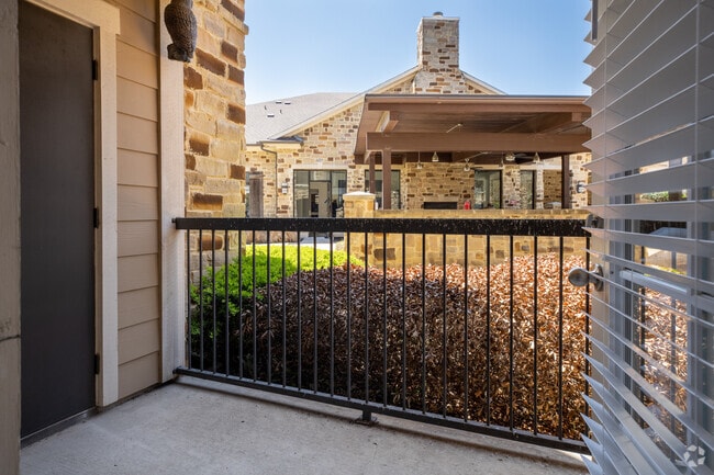 Broadstone Grand Avenue Apartments For Rent in