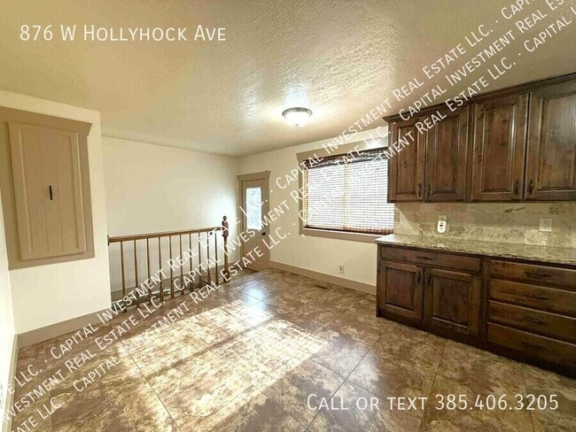 Photo - 876 Hollyhock Ave