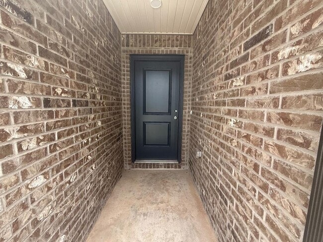 Photo - 16213 Maroon Dr